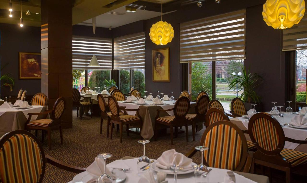 Park Hotel Romantica Свиленград Экстерьер фото