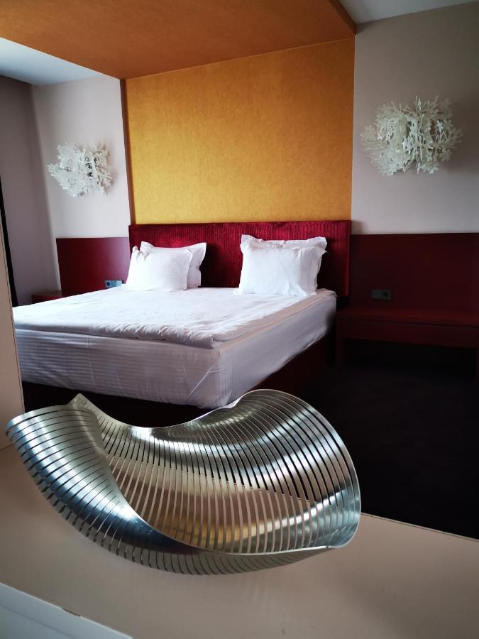 Park Hotel Romantica Свиленград Экстерьер фото