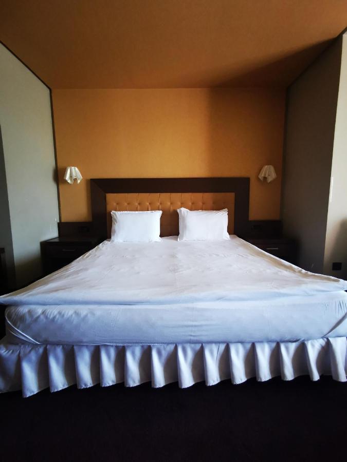 Park Hotel Romantica Свиленград Экстерьер фото