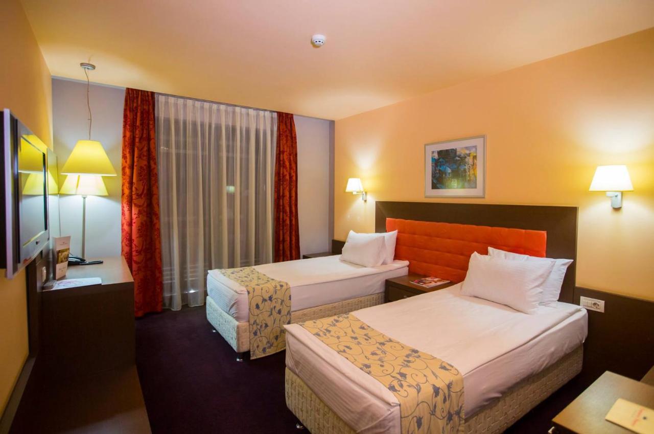 Park Hotel Romantica Свиленград Экстерьер фото