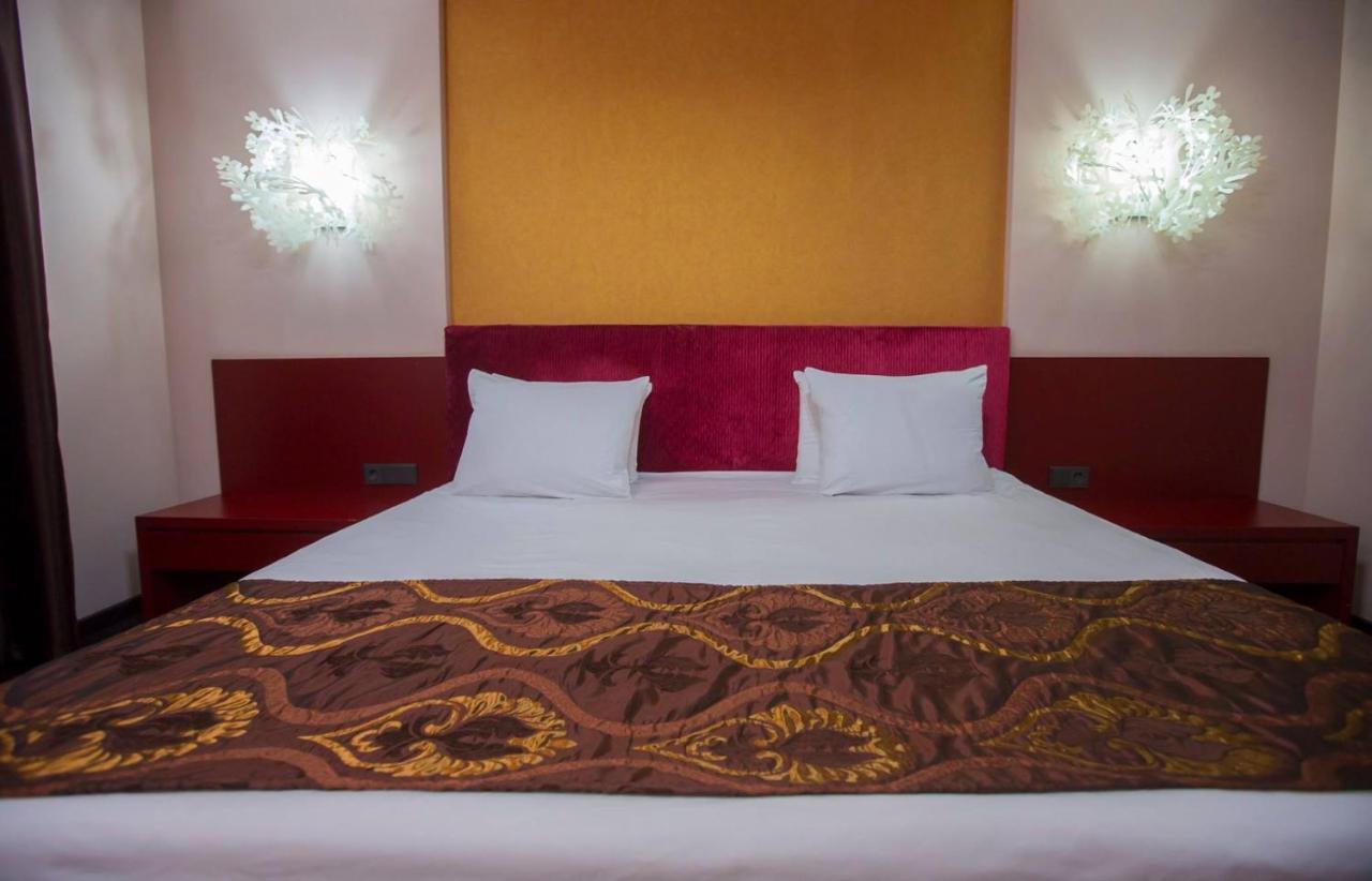 Park Hotel Romantica Свиленград Экстерьер фото