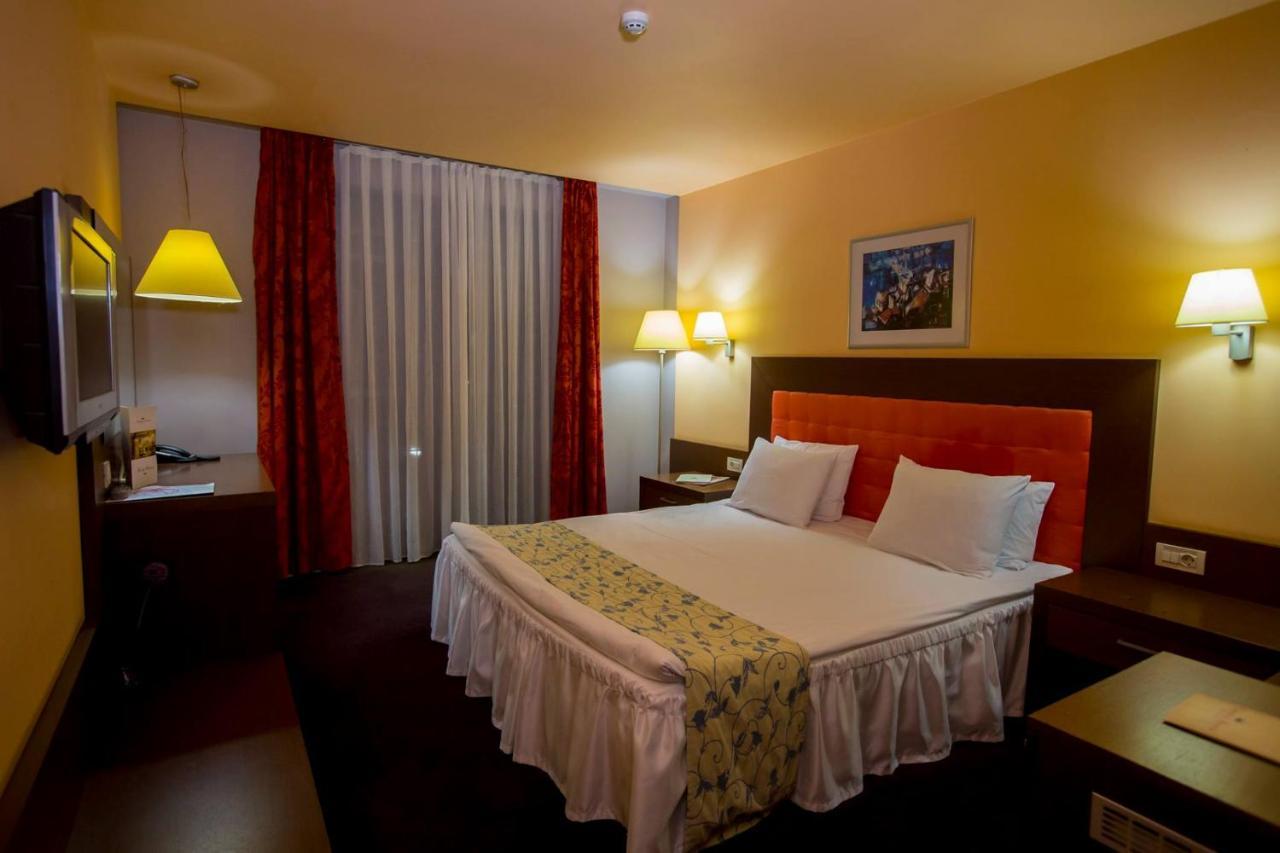 Park Hotel Romantica Свиленград Экстерьер фото