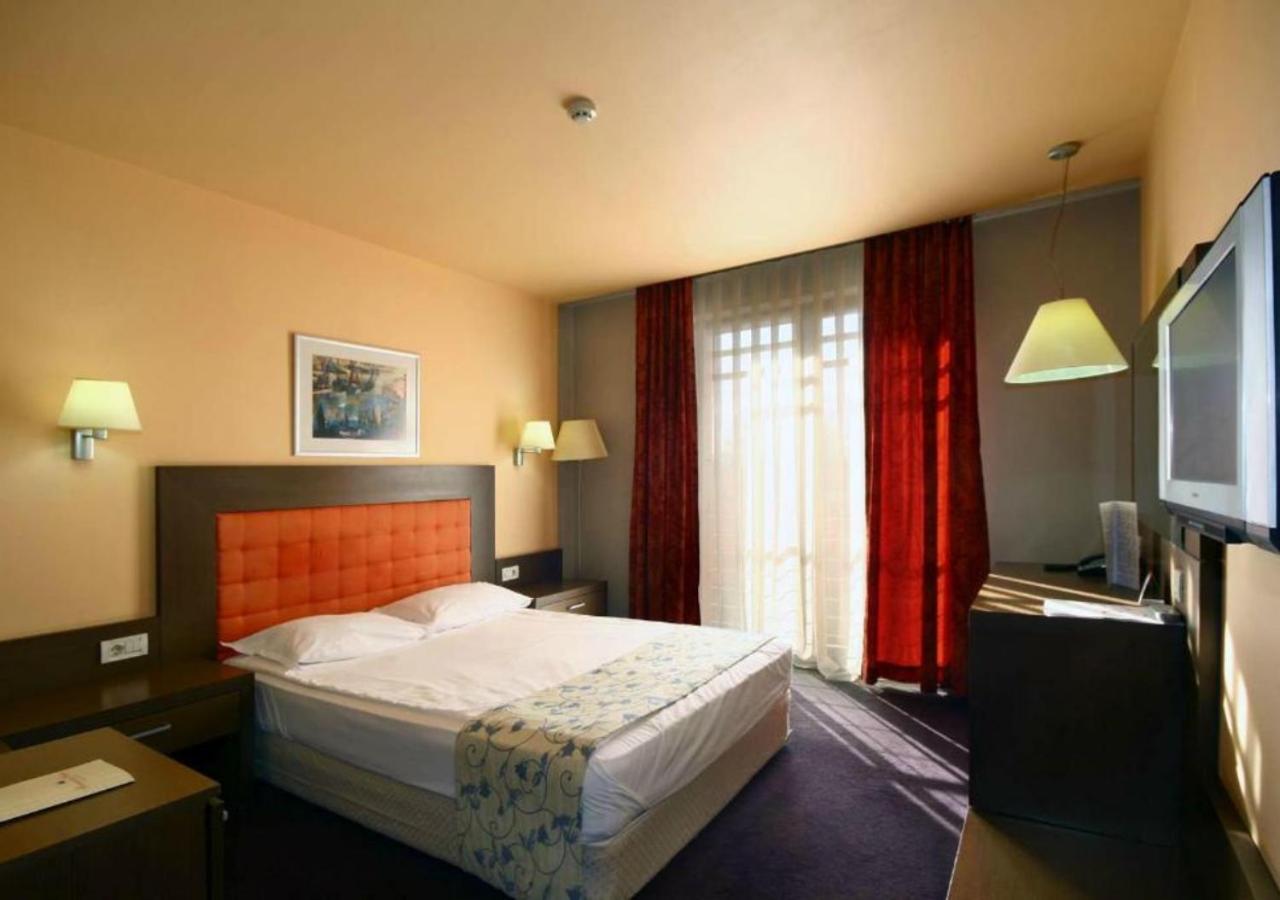 Park Hotel Romantica Свиленград Экстерьер фото