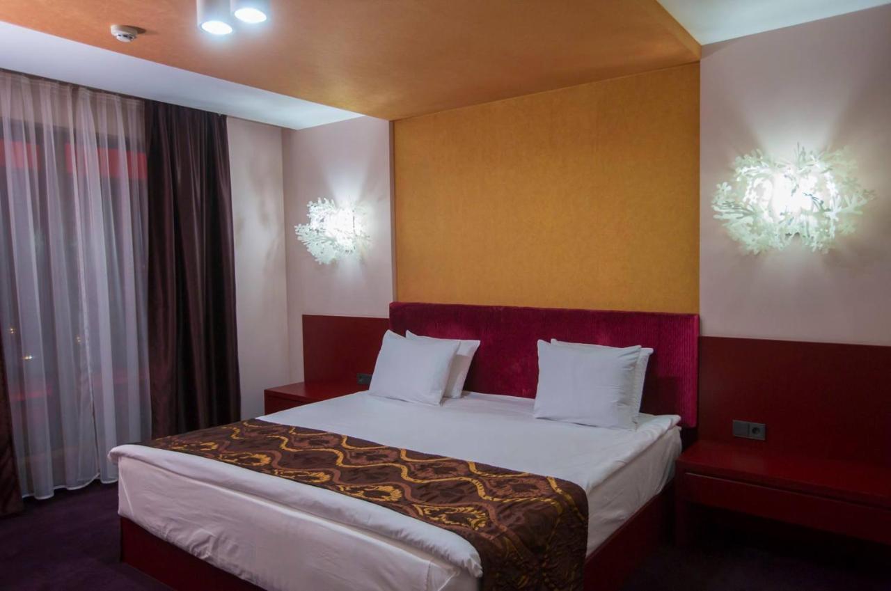 Park Hotel Romantica Свиленград Экстерьер фото