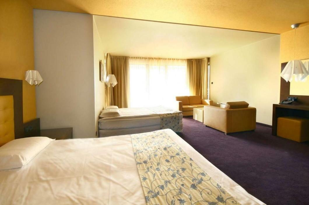 Park Hotel Romantica Свиленград Экстерьер фото